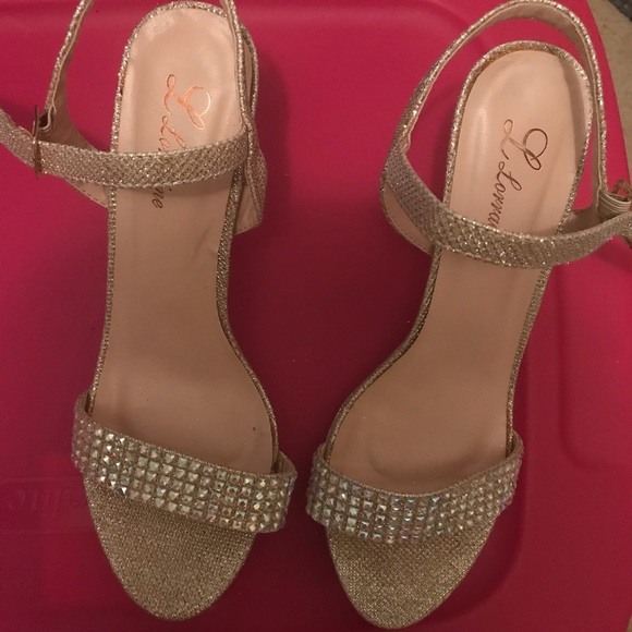 Gold heels - Picture 1 of 6